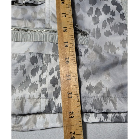 ZENERGY BY CHICO'S Gray Cheetah AOP Lightweight Lined Zip Vest Size 2 (Large 12) - Picture 10 of 16